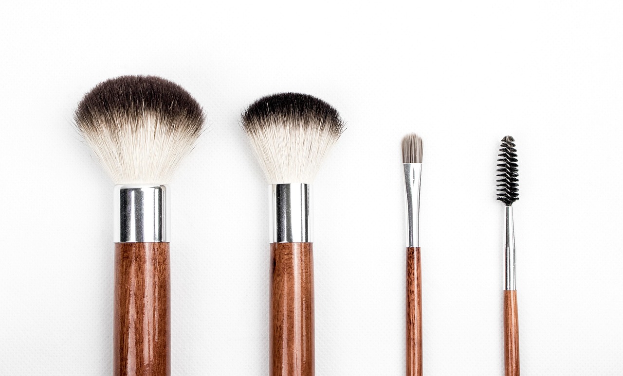 How to Effectively Clean Your Makeup Brushes Like New